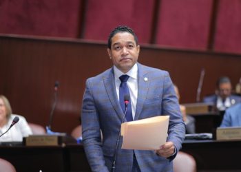 Diputado Rafael Pérez renuncia a la Fuerza del Pueblo