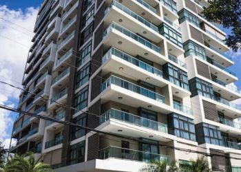 Dos fallecidos y una sobreviviente en incidente de torre en Piantini