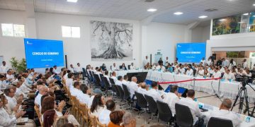 Abinader pasa revista a 200 obras que realiza en Santiago