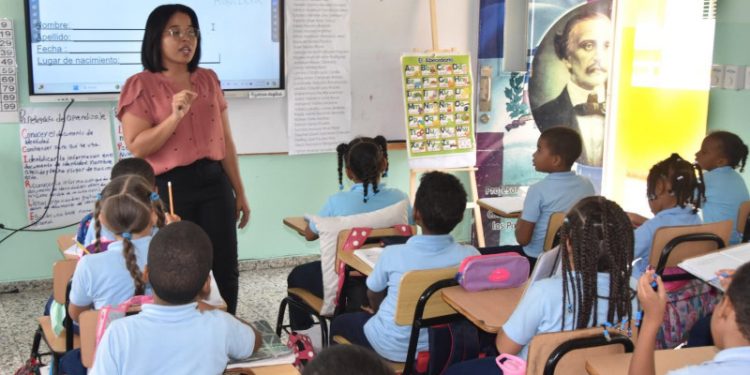 Más de 23 mil docentes y técnicos participan en el inicio de la quinta Evaluación de Desempeño