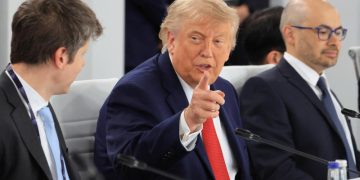 Trump amenaza con atacar a Irán si no detiene a sus "aliados en el Líbano"