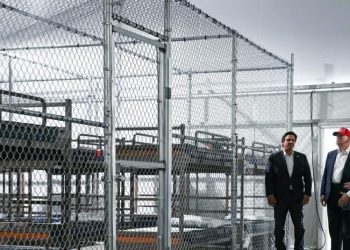 ICE traslada a inmigrantes del centro 'Alcatraz de los Caimanes' ante riesgo de huracanes