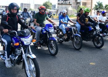 Estudio revela que solo un 2 % de los motociclistas del DN utiliza espejos retrovisores