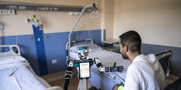Italia: Un hospital de Milán pone a prueba un robot que promete liberar tiempo al personal sanitario