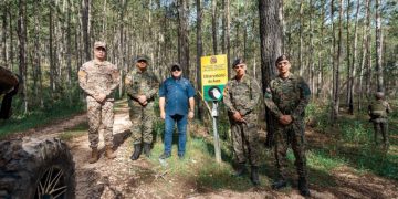 Paliza y jefes militares recorren la frontera