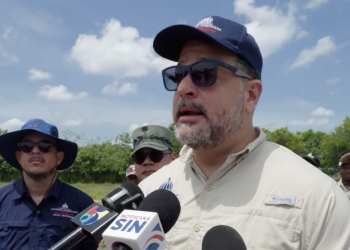 Haitianos intensifican la extracción de arena en un costado del Masacre