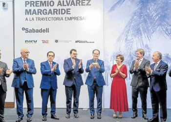 Pepín Corripio es condecorado en España por su trayectoria empresarial