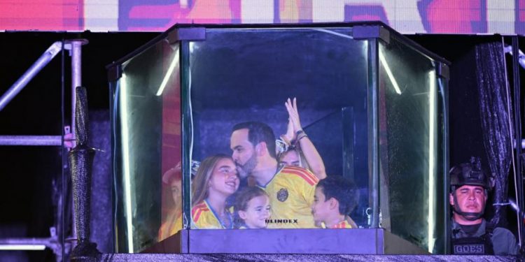 Presidente electo celebra inicio de una "nueva era" en Colombia tras derrotar a la izquierda