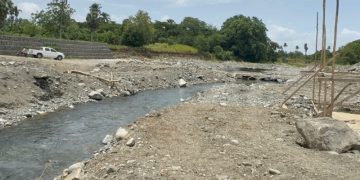 Pese a operativos, sigue extracción en río Camú