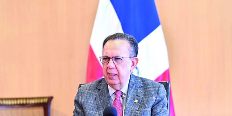 Economía crece 4.2% en los primeros cinco meses de este año