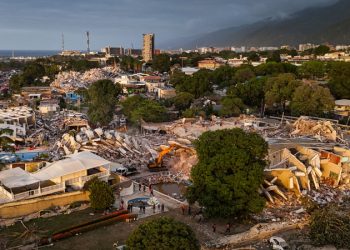 La esperanza y el desánimo caminan entre ruinas en Venezuela tras cinco días de los sismos