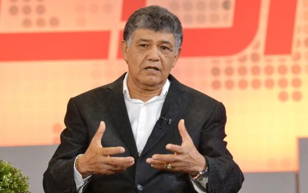 Alcalde Francisco Peña pide permiso de dos años para irse de viaje