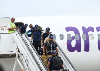 Llega un segundo vuelo humanitario al país con 50 dominicanos y 12 venezolanos