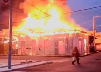 Incendio destruye negocios de una cuadra completa en Imbert, Puerto Plata