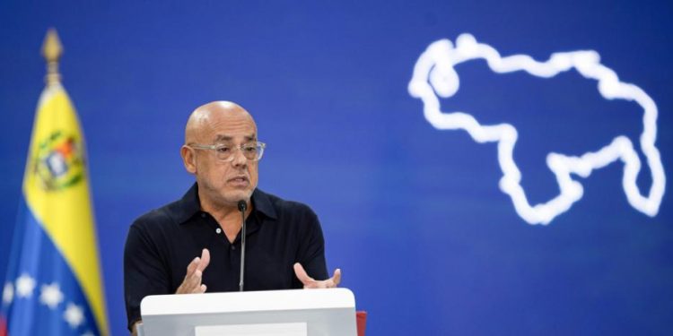 Venezuela esboza un plan de vivienda tras sismos y promete dar 200 casas la próxima semana