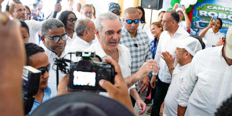 Abinader en Samaná: “El Gobierno está para servir a su pueblo, especialmente a quienes más lo necesitan”