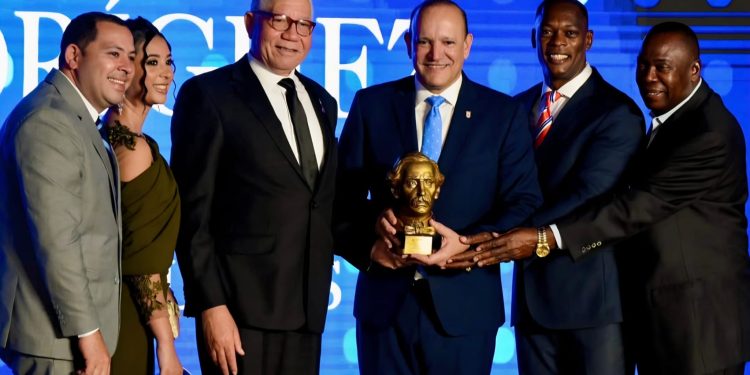 Felicitaciones al alcalde Ulises Rodríguez