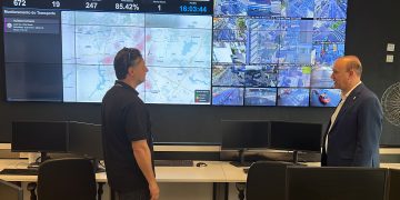 Ulises Rodríguez explora en Curitiba un modelo inteligente de movilidad para fortalecer la transformación de Santiago