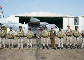 Fuerza Aérea obtiene nuevos sistemas de paracaídas para fortalecer operaciones de fuerzas especiales