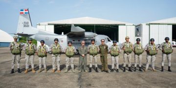 Fuerza Aérea obtiene nuevos sistemas de paracaídas para fortalecer operaciones de fuerzas especiales