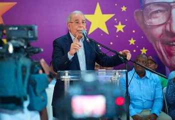 Danilo Medina asegura que el PLD volverá al poder en 2028 y manda a peledeístas a la calle