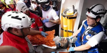 En Venezuela siguen búsqueda de posibles sobrevivientes