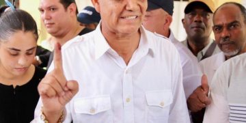 Regidores de Santo Domingo Oeste aprueban permiso de trabajo a Francisco Peña