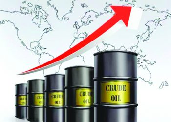 El petróleo de Texas sube un 6,6 %, hasta 84 dólares, tras avanzar Trump que atacará Irán