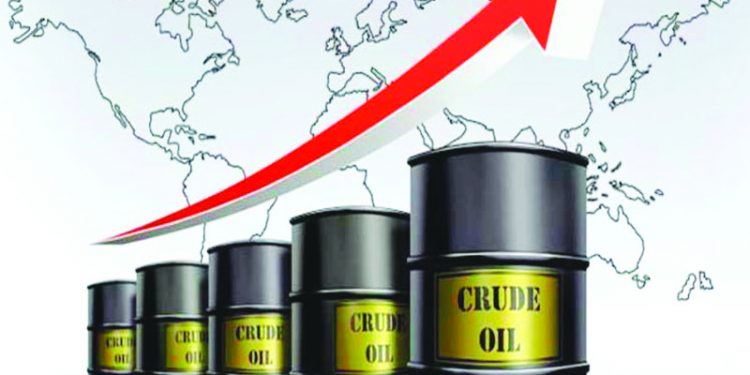 El petróleo de Texas sube un 6,6 %, hasta 84 dólares, tras avanzar Trump que atacará Irán