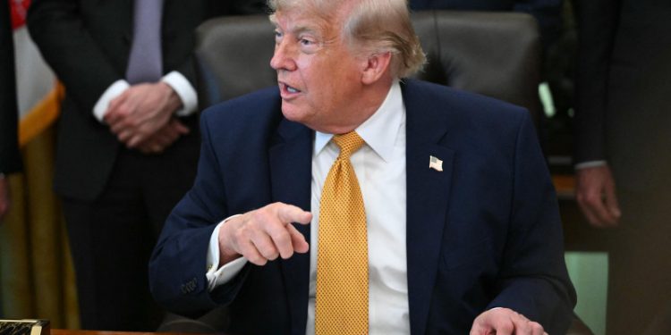 Trump promete que responderá con contundencia a los ataques iraníes: "Es nuestro turno"
