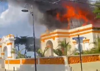 Se incendia emblemática Logia Restauración número 11 en el centro histórico de Puerto Plata