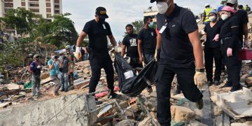 Venezolanos con nervios al límite por rumores e ilusiones de hallar vida bajo los escombros