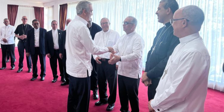 Abinader visita obispos dominicanos