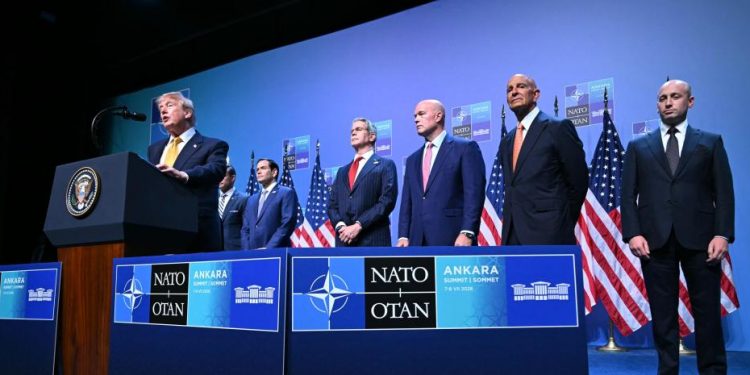 Trump ofrece a la OTAN un amplio e inesperado abrazo