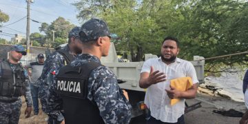 Pescadores de Barahona denuncian "atropello" tras demolición de casetas durante litigio judicial