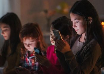 Países prohíben las redes sociales para los menores