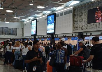 Lluvias en EE. UU. paralizan vuelos y dejan decenas de pasajeros varados en Las Américas