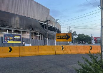 Muros divisorios modifican acceso hacia la Isabel Aguiar tras apertura del paso a desnivel de la Plaza de la Bandera