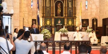 Arzobispo coadjutor Carlos Morel Diplán pide trato humano en el SNS