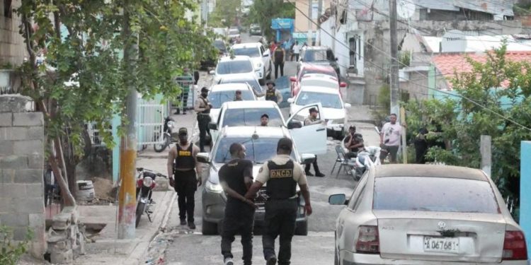 DNCD ocupa drogas y apresa a 19 personas durante operativos en Santo Domingo Norte
