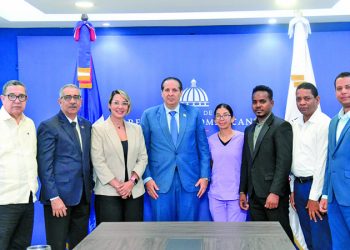 Ministro de Salud se reúne con familias de pacientes con AME