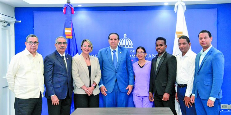 Ministro de Salud se reúne con familias de pacientes con AME