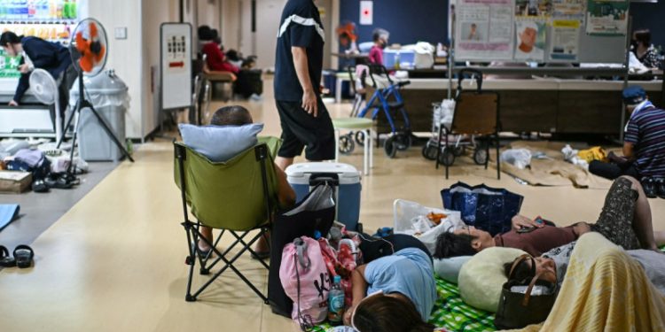 Suben a 18 los muertos en Japón y sigue búsqueda contra reloj de atrapados por terremoto