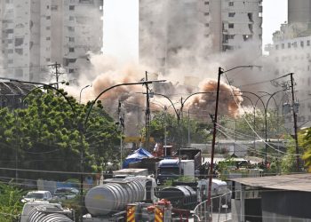Empiezan a demoler los edificios dañados en Venezuela