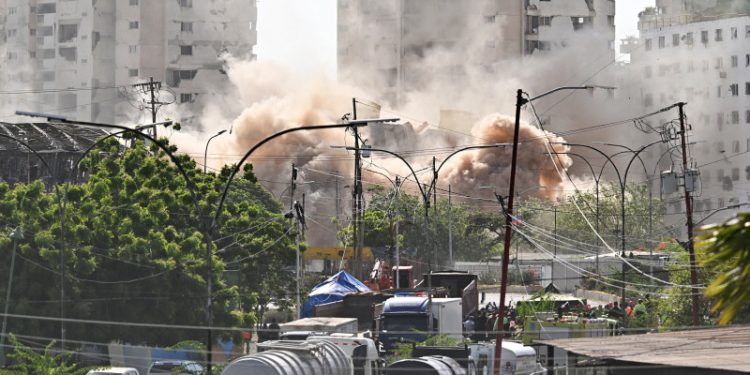 Empiezan a demoler los edificios dañados en Venezuela