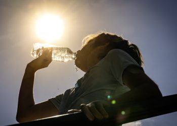 CIELO DESPEJADO EN LAS HORAS MATUTINAS ALGUNOS AGUACEROS DISPERSOS POR VAGUADA EN LA TARDE TEMPERATURAS MUY CALUROSAS
