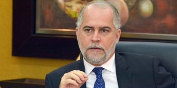 Alejandro Fernández se despide de la Superintendencia de Bancos