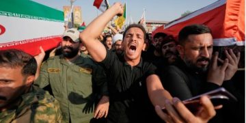 Irán lanza nuevos ataques con misiles contra EE.UU. y Arabia