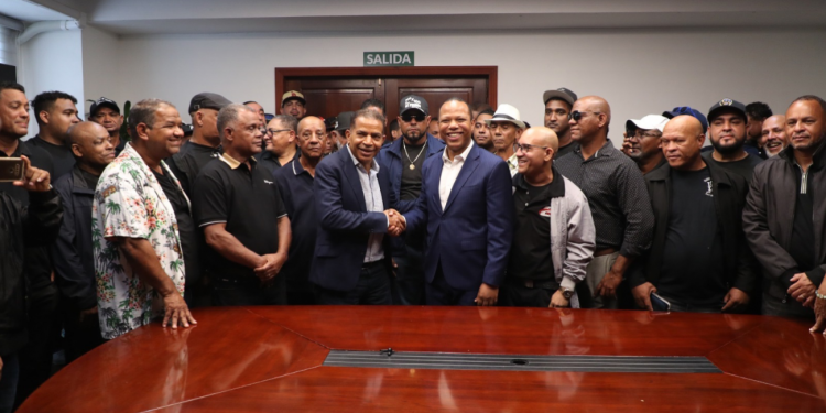 Gobierno acuerda suspender el aumento del pasaje en Santiago