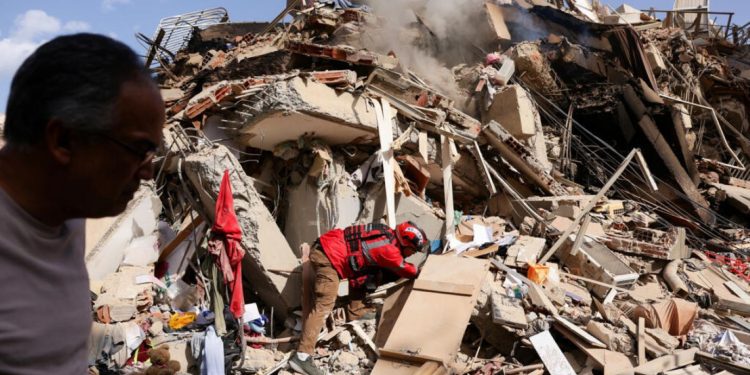 Suben a 3,685 los fallecidos por los terremotos en Venezuela